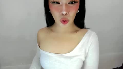 Snapshot of dripqueenxoxo chatting on September 26, 2025, 5:22 am miss. Erika online show from September 26, 2025, 5:22 am