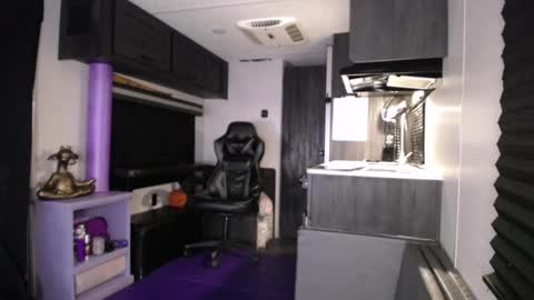 Snapshot of drizzys_room chatting on November 15, 2025, 11:18 am DirtyDrizzy online show from November 15, 2025, 11:18 am