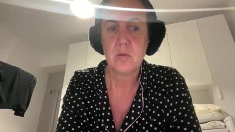 Snapshot of drresa chatting on October 17, 2025, 6:21 pm Dr. Resa online show from October 17, 2025, 6:21 pm