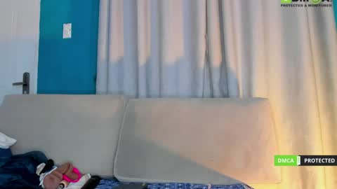 duamilktits online show from May 13, 2026, 8:55 am