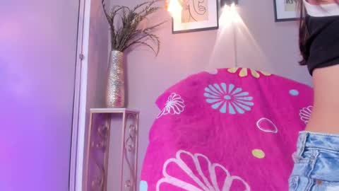 dulce__fiore07 online show from September 15, 2025, 1:00 pm