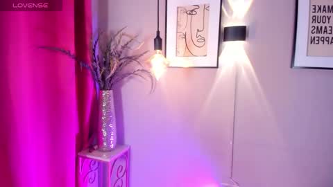 dulce__fiore07 online show from November 20, 2025, 2:50 pm