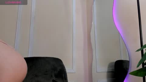 dulce__fiore07 online show from December 1, 2025, 12:43 pm