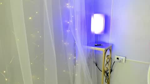 dulce__fiore07 online show from May 30, 2026, 12:02 pm