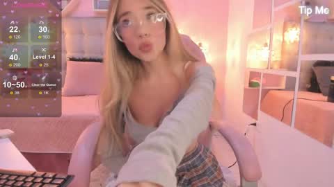 Snapshot of dulce_powl chatting on June 8, 2026, 7:03 pm Dulce online show from June 8, 2026, 7:03 pm