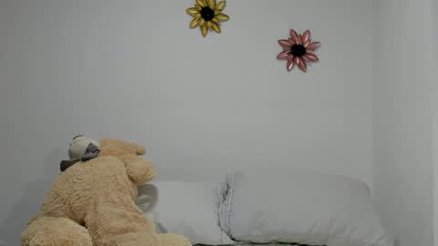 Dulce  online show from February 6, 2025, 1:32 pm