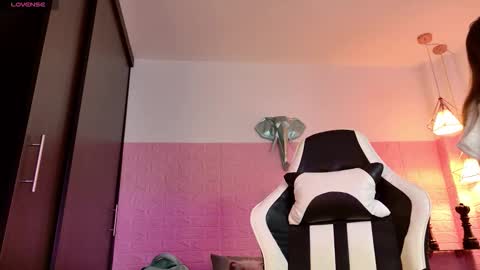 dulce_stormy online show from February 19, 2026, 12:01 pm