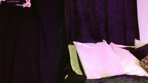 Snapshot of dulce_tara chatting on January 18, 2026, 1:42 am online show from January 18, 2026, 1:42 am