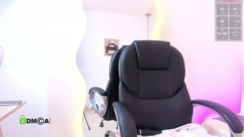 Dulce  online show from April 15, 2026, 12:01 pm