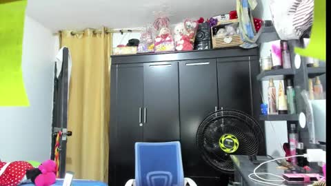 Snapshot of dulcemilf_ chatting on January 10, 2025, 4:12 am Dulce online show from January 10, 2025, 4:12 am
