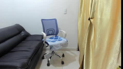 Snapshot of dulcemilf_ chatting on January 19, 2025, 1:43 am Dulce online show from January 19, 2025, 1:43 am