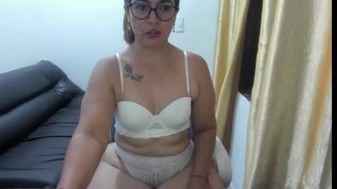 Snapshot of dulcemilf_ chatting on January 27, 2025, 4:41 am Dulce online show from January 27, 2025, 4:41 am