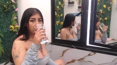 Abril Cruz online show from September 17, 2025, 6:09 pm