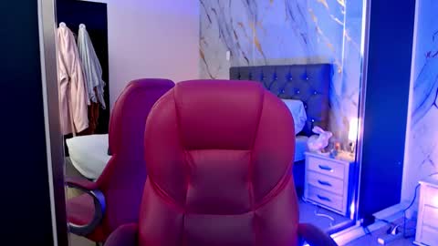 Abril Cruz online show from September 18, 2025, 9:06 pm