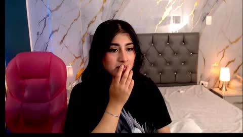 Abril Cruz online show from October 4, 2025, 10:08 pm