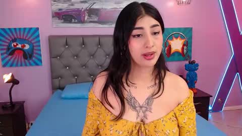 Abril Cruz online show from October 15, 2025, 3:06 am