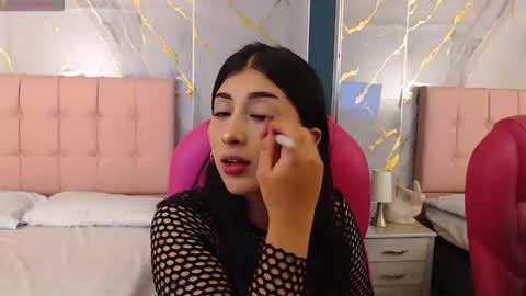 Abril Cruz online show from October 17, 2025, 3:10 am