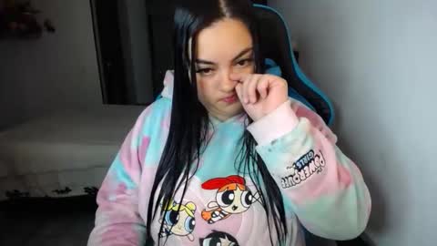 Nicole   online show from October 6, 2025, 2:09 am