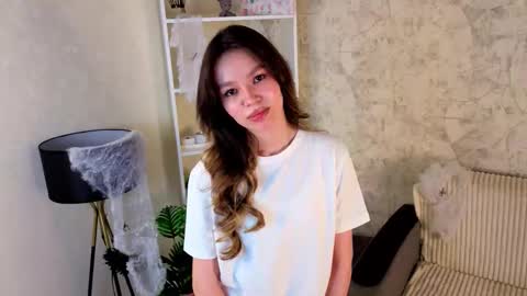 Lanna online show from November 3, 2025, 4:08 pm