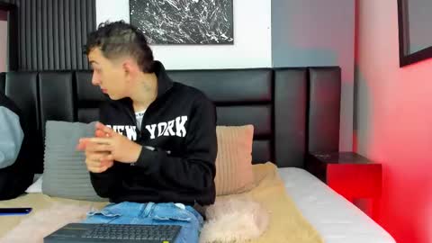 Snapshot of duolust chatting on September 21, 2025, 12:29 pm Thomas and Noah online show from September 21, 2025, 12:29 pm