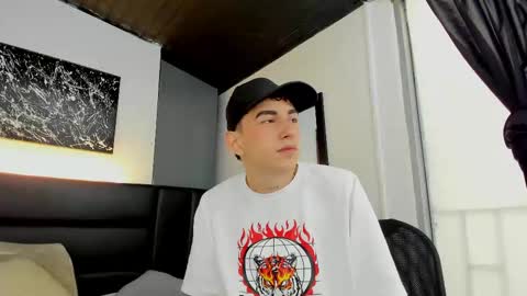 Snapshot of duolust chatting on October 7, 2025, 1:19 pm Thomas and Noah online show from October 7, 2025, 1:19 pm