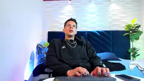 Snapshot of dustin_sonne chatting on June 15, 2026, 3:31 am Dustin Sonne online show from June 15, 2026, 3:31 am
