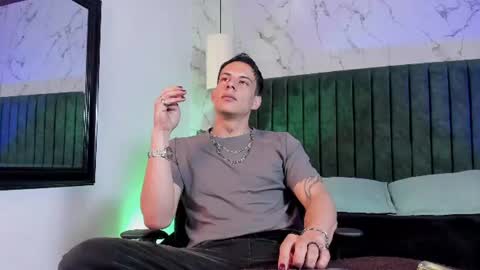Snapshot of dustin_sonne chatting on July 18, 2026, 3:33 am Dustin Sonne online show from July 18, 2026, 3:33 am