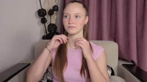 Snapshot of dustydeida chatting on December 2, 2025, 7:42 pm Jenny online show from December 2, 2025, 7:42 pm