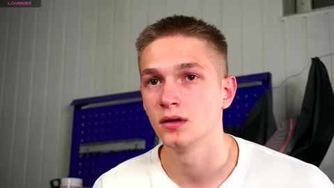 Dustyn online show from October 22, 2025, 5:02 pm