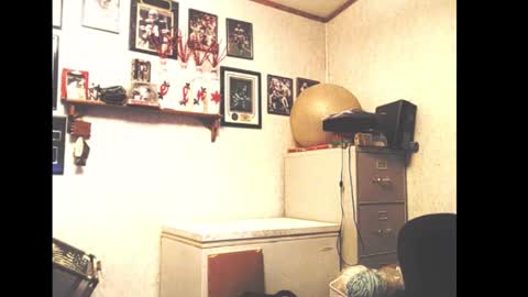 Snapshot of dwinmontana chatting on January 11, 2026, 6:51 am dwinmontana online show from January 11, 2026, 6:51 am