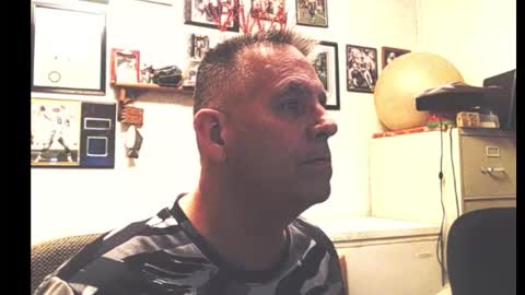 Snapshot of dwinmontana chatting on February 1, 2026, 6:23 am dwinmontana online show from February 1, 2026, 6:23 am