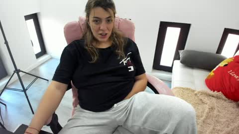 dayana online show from April 5, 2026, 5:04 am