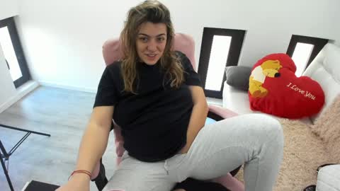 dayana online show from April 9, 2026, 4:34 am