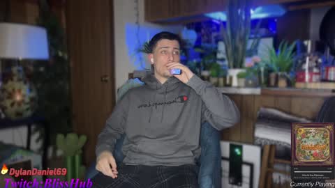 Snapshot of dylandaniel69 chatting on December 24, 2024, 2:32 am Dylan Daniel 7.8 online show from December 24, 2024, 2:32 am