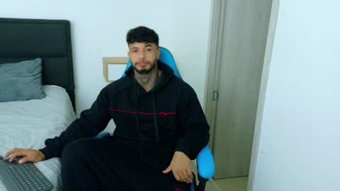 Snapshot of dylanrivera_ chatting on July 17, 2026, 2:29 am Dylan Rivera online show from July 17, 2026, 2:29 am