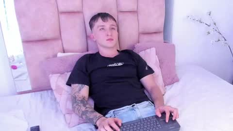 Snapshot of dylanwhite23 chatting on February 25, 2025, 8:47 am ---DYLAN--- online show from February 25, 2025, 8:47 am