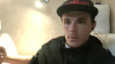 Snapshot of dylp400 chatting on February 12, 2025, 11:07 am dylp400 online show from February 12, 2025, 11:07 am