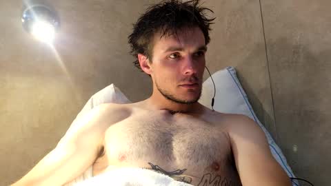 Snapshot of dylp400 chatting on February 19, 2025, 4:44 am dylp400 online show from February 19, 2025, 4:44 am