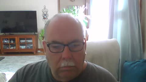 Snapshot of earl52 chatting on October 1, 2025, 6:58 pm earl52 online show from October 1, 2025, 6:58 pm
