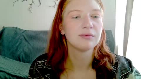 Snapshot of earn_my_lily chatting on April 28, 2026, 7:35 am Lily online show from April 28, 2026, 7:35 am