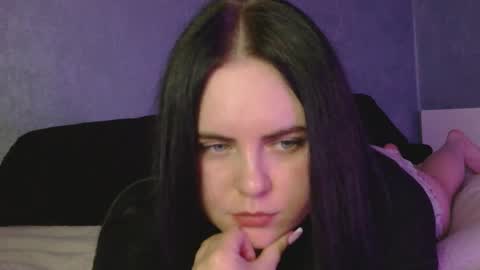 Bella online show from October 30, 2025, 6:52 pm