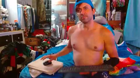 Snapshot of eastbayboy57 chatting on January 19, 2026, 2:37 am eastbayboy57 online show from January 19, 2026, 2:37 am
