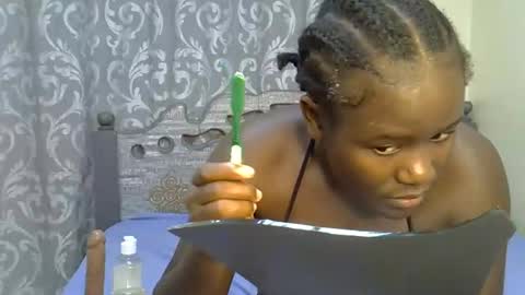 Queen online show from December 17, 2025, 6:25 pm