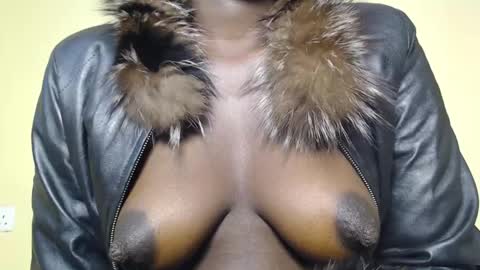 Snapshot of ebony_choco2 chatting on January 15, 2025, 5:08 am ebony choco2 online show from January 15, 2025, 5:08 am