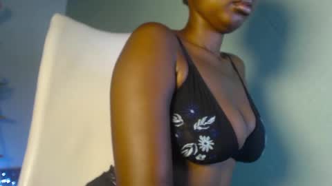 Snapshot of ebony_ezel chatting on December 24, 2024, 6:44 am ebony ezel online show from December 24, 2024, 6:44 am