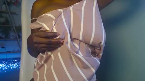 Snapshot of ebony_ezel chatting on December 28, 2024, 8:04 pm ebony ezel online show from December 28, 2024, 8:04 pm