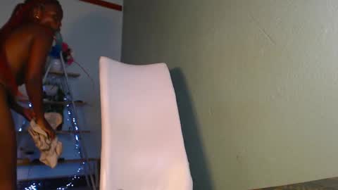 Snapshot of ebony_ezel chatting on March 9, 2025, 12:09 pm ebony ezel online show from March 9, 2025, 12:09 pm