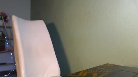 Snapshot of ebony_ezel chatting on March 12, 2025, 9:35 pm ebony ezel online show from March 12, 2025, 9:35 pm