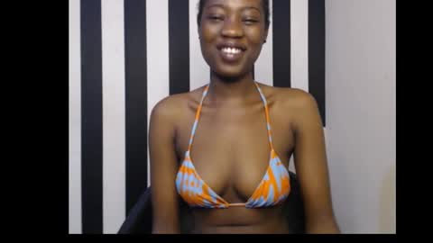 Snapshot of ebony_petitequeen chatting on October 16, 2025, 9:32 am Ella online show from October 16, 2025, 9:32 am