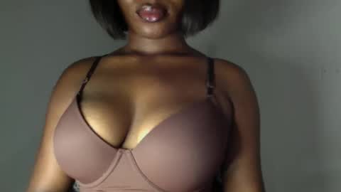 delilah online show from April 7, 2026, 7:03 pm